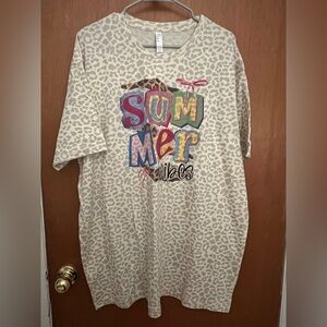 Women’s Summer Vibes T-Shirt. Size 2XL.